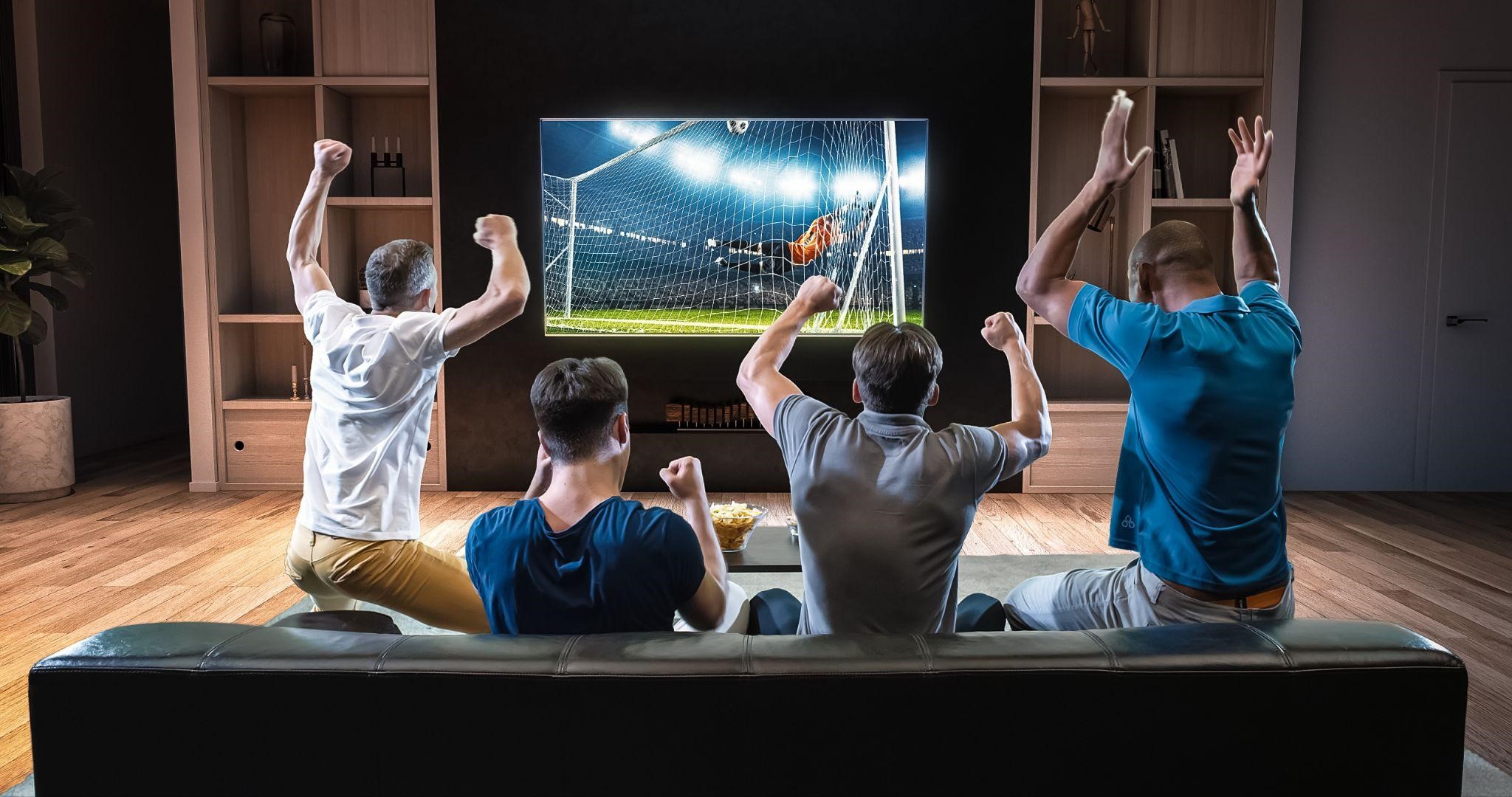 Pulang Kerja Lanjut Nobar Piala Dunia? Ini Tips Buat Pria Agar Tetap Segar Seharian!