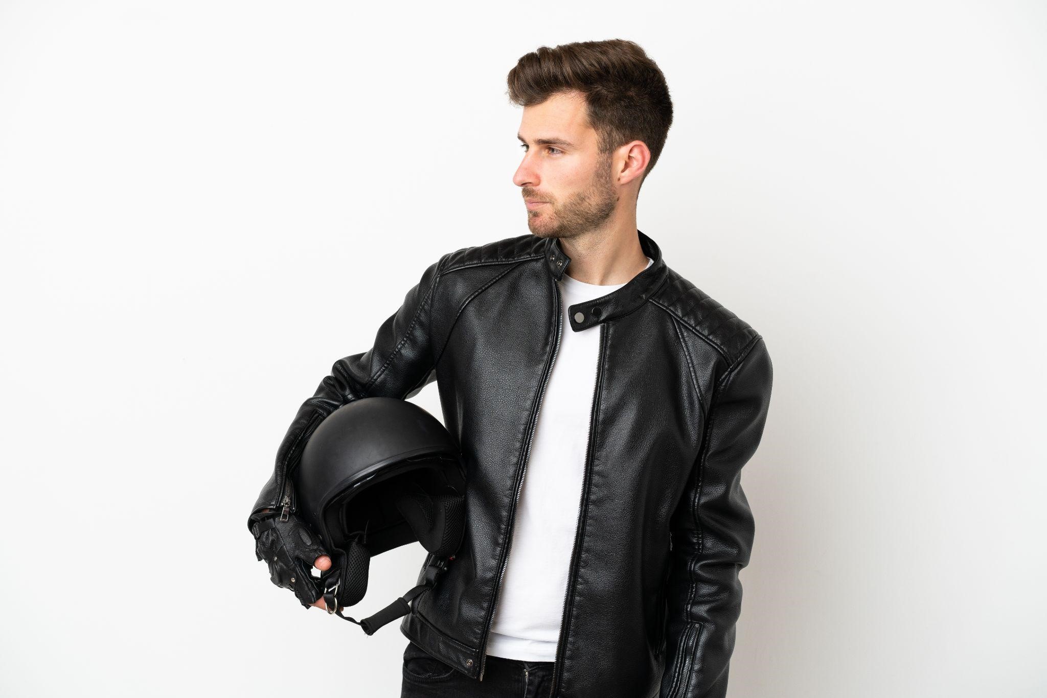 Tips Menyesuaikan Jenis Aroma Parfum Pria Misterius dan Berkarisma.jpg